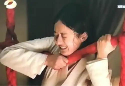 古代生宝宝遇到的难产今天都不叫事,马桶搋子,大铁钳一起上