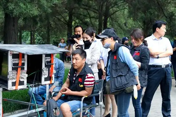 电视剧一号文件剧组来我校取景拍摄