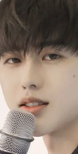 蔡徐坤:我卸了,鹿晗:我卸妆了,王一博:你们聊