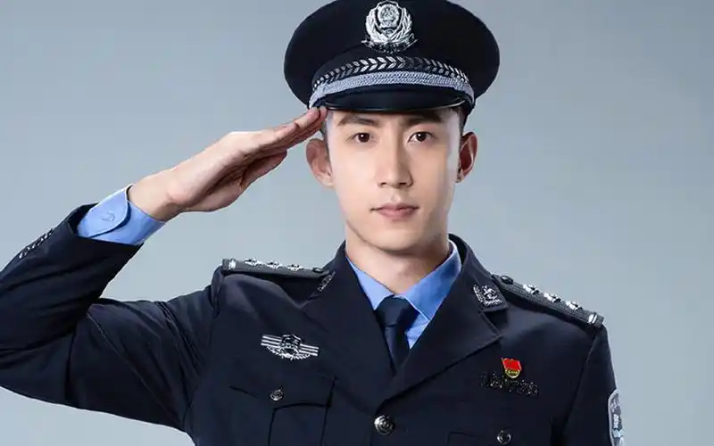 黄景瑜《破冰行动》电视剧帅气警服写真壁纸图片