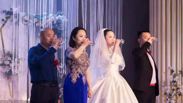 丈夫大吼让妻子离婚:房子是婚前买的,凭什么要加你的名字|郭峰|结婚