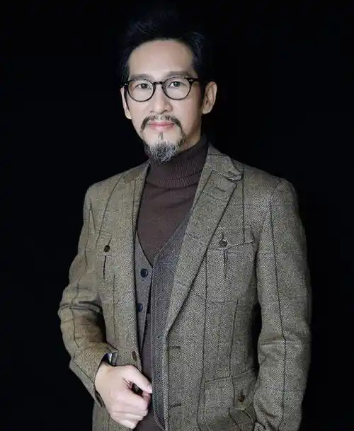 王劲松的"卑微",撕开了多少娱乐圈多少流量明星的"遮羞布"?