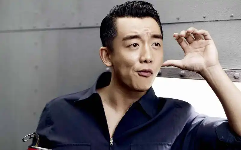 郑恺邀北体大百米女飞人看电影登热搜 被喷:撩妹 蹭热度