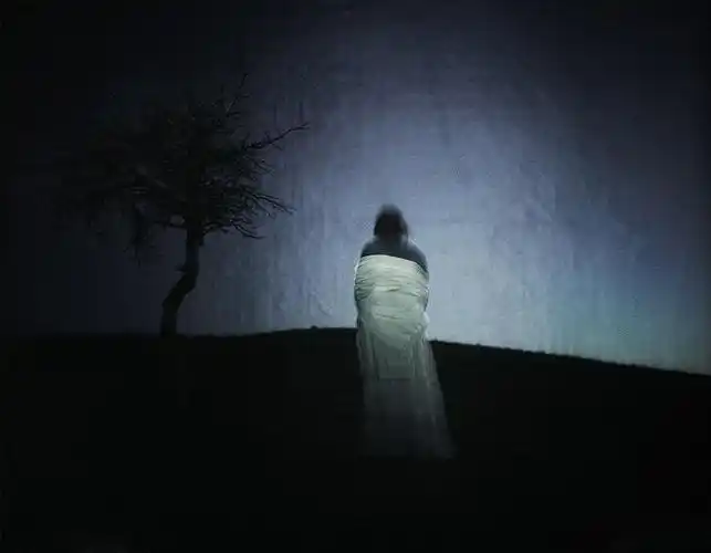 孤独一个人伤感照片