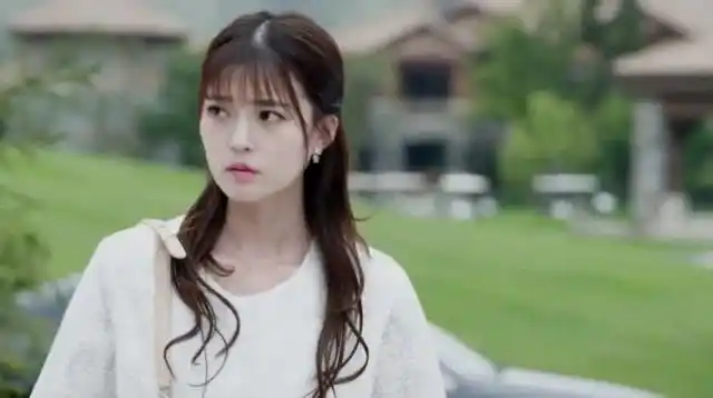 狐狸的夏天韩君瑶想找顾瑾昀换手机走到家门口竟不敢进去