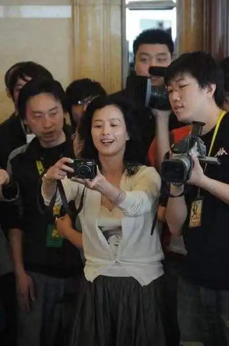 刘亦菲的妈妈刘晓莉:放弃婚姻与事业,为女儿背20年黑锅不辩解|陈金飞