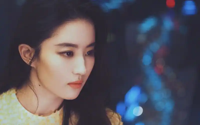 刘亦菲明艳动人清新写真高清壁纸高清大图预览1920x1200_大陆明星下载