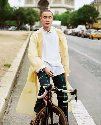 阮经天寸头造型酷帅写真图片