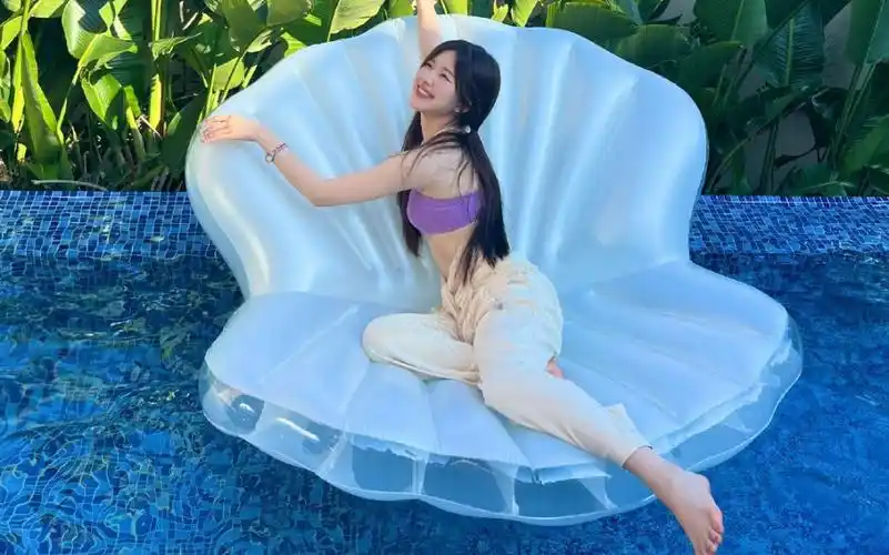 露思紫色游泳之旅.