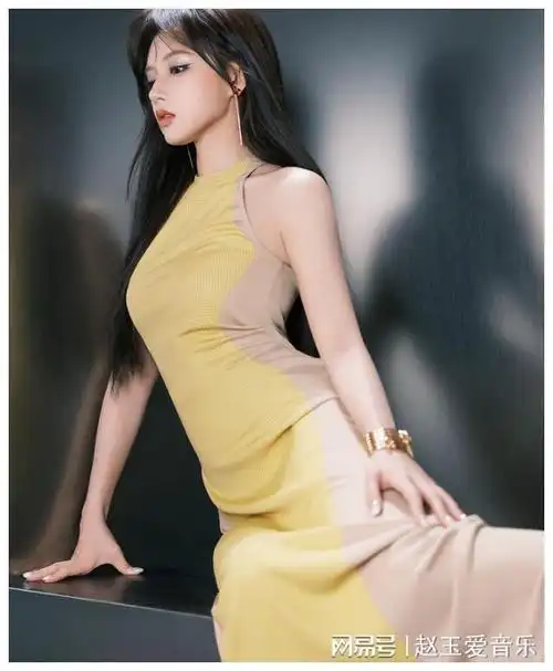 完美曲线让人惊叹不已,程潇时尚大片曝光!