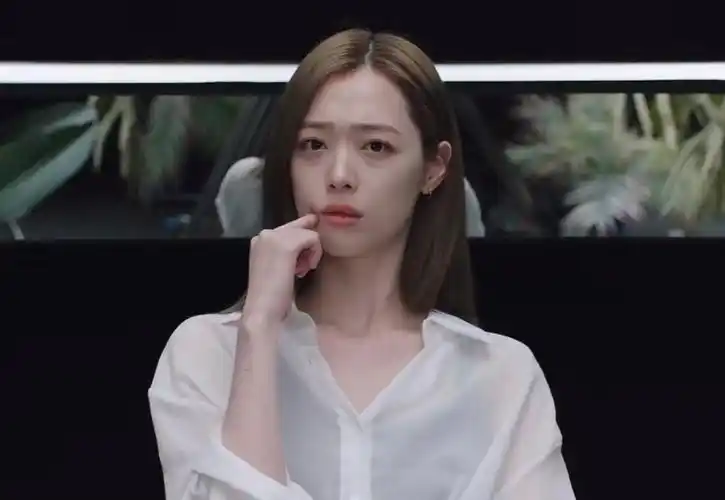 崔雪莉遗作公开一个被美丽束缚的思想家