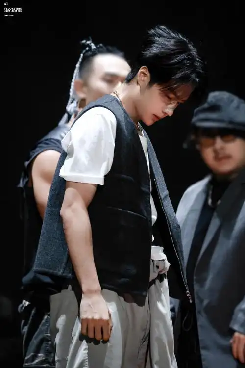 "@uniq-王一博#乐华家族演唱会##王一博惊叹号舞台好热烈##这是王一博