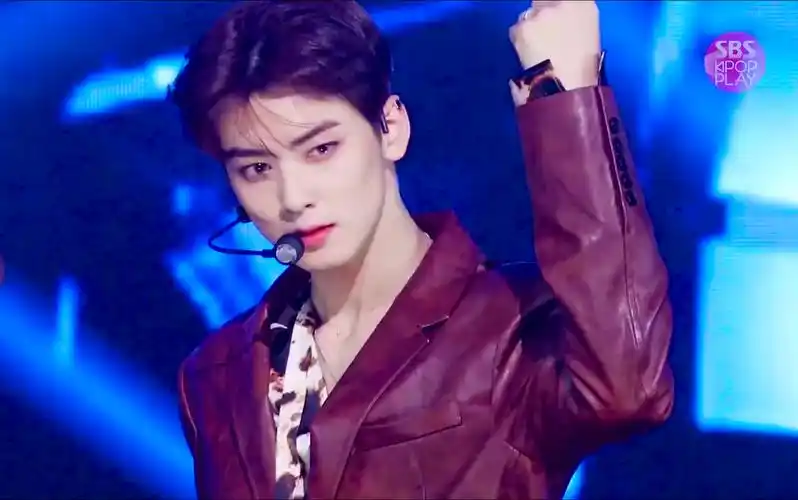 astro车银优blueflame舞台个人直拍确定不给脸蛋上个保险吗