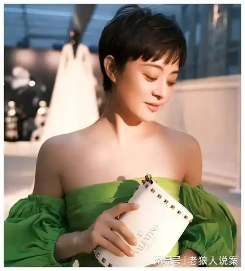 原创孙俪菜场拍戏被偶遇换新发型打扮贵族显突兀路人评价一针见血