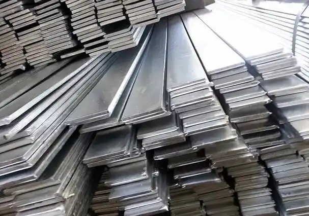 镀锌扁铁有卓越的防腐蚀防生锈功能,通常用于防雷接地线的电导体.