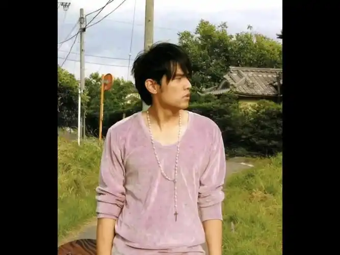 周杰伦年轻时的帅照