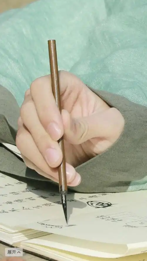 190216 易烊千玺的手指真的太撩了 好看的手又会写又会画
