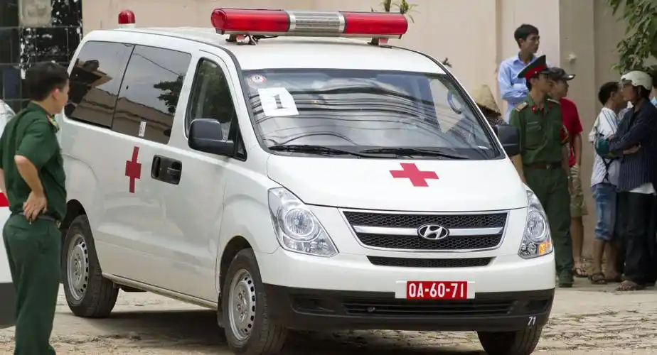 媒体:越南一军机坠毁 两人死亡