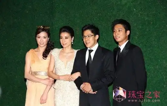 年度最受瞩目 豪门媳妇郭晶晶完美婚纱