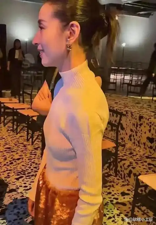 最近,43岁的董洁的一些近照引发了热议.