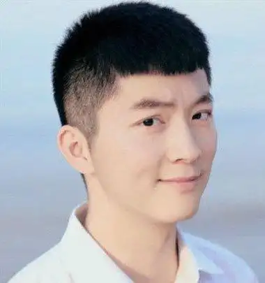 两边短的男生发型男生帅气个性的发型