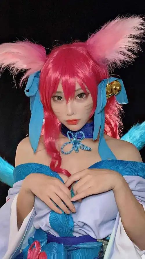 只认识mayumi狐狸酱cos阿狸新皮肤身材不输腐团儿