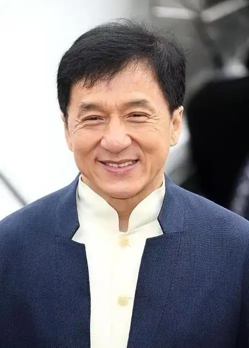 成龙的原名成龙姓房还是陈