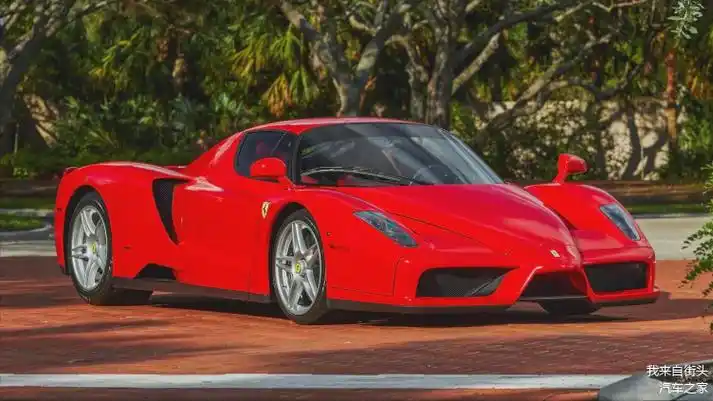 世界经典限量超跑 法拉利enzo 在公路失控撞毁,车主损失惨重!_车家号_