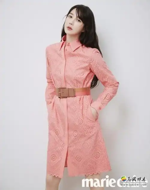 李智雅为某杂志最新一期拍摄写真照配合自身优雅气质展示多套时尚女装