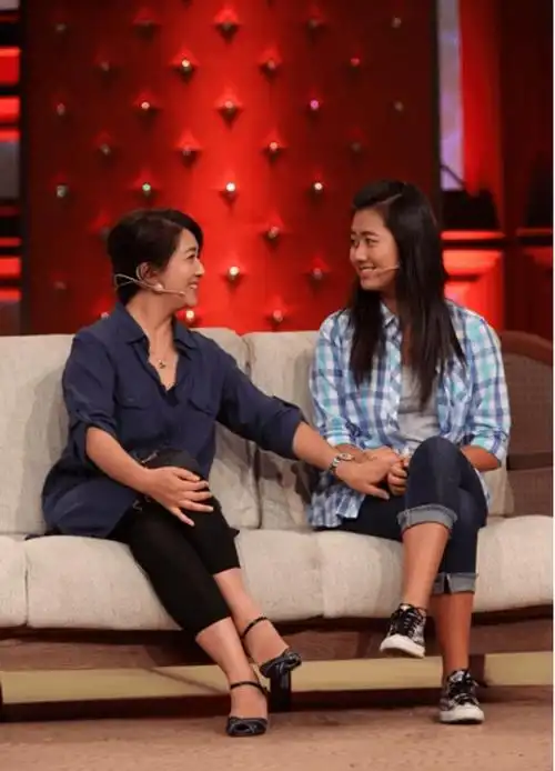 江珊女儿颜值不高但自信才22岁长了一张成熟脸跟妈妈像姐妹