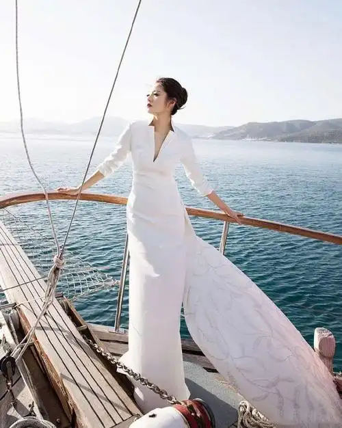 假如安以轩这双美腿是你的你穿衣上是不是会变得高级