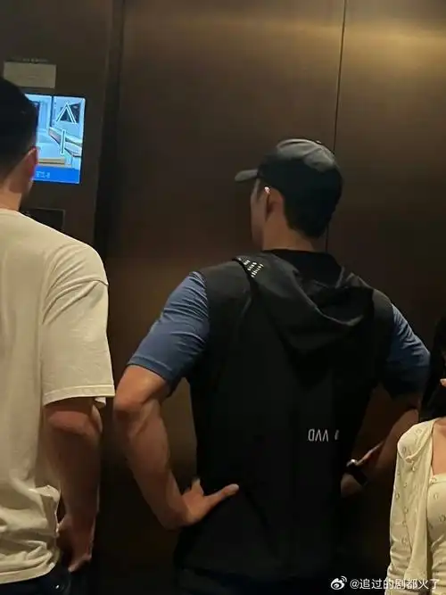 黄景瑜倒三角身材