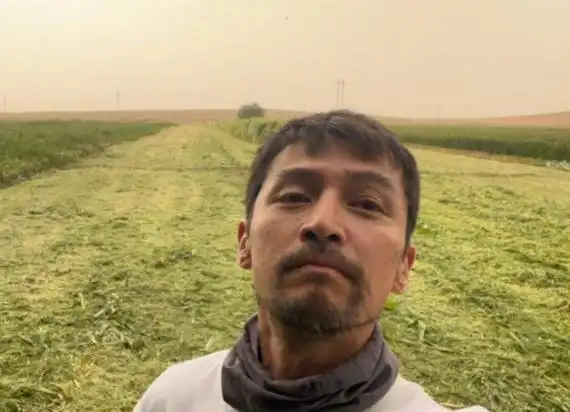 胡歌疑想退圈深夜发文称想做更有意义的事近照胡子拉碴显沧桑