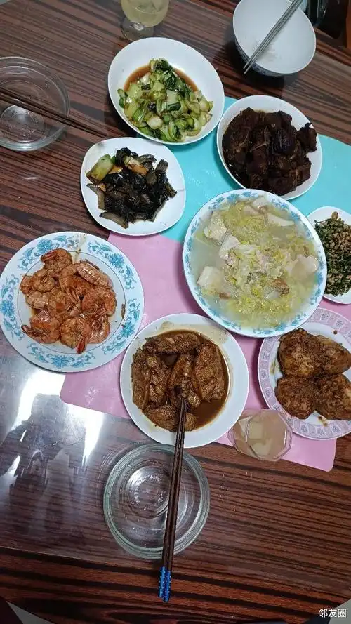 好吧,回家,开开心心和家人过个生日.妈妈做了一桌的家常菜,我喜欢.