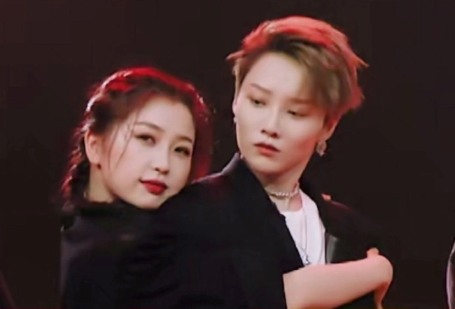 虞书欣太会搞cp大虞海棠不香了开始当刘雨昕的挂件