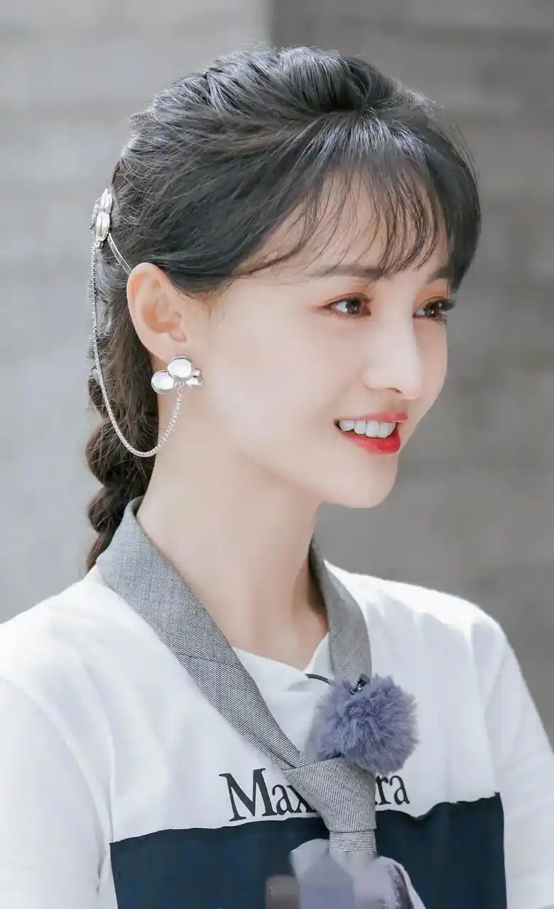 小森林里的郑爽既温柔又体贴,还给小朋友们做饭,简直就是可可爱爱的小