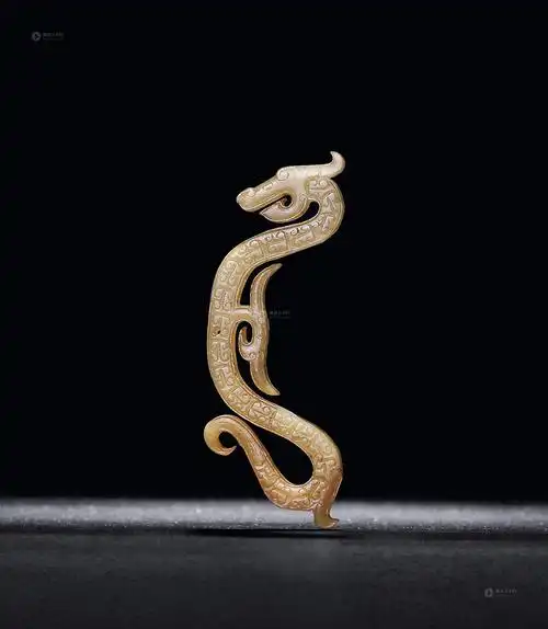 0811战国玉雕夔龙勾
