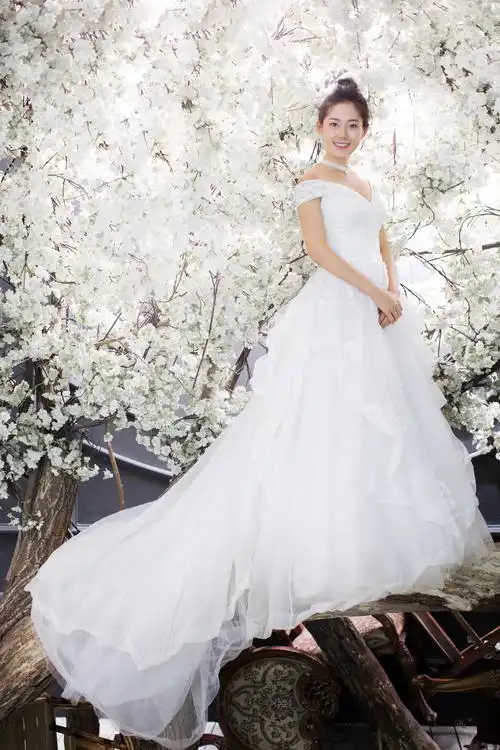 神仙姐姐刘亦菲胖了?婚纱照新娘告诉你微胖才是真女神!