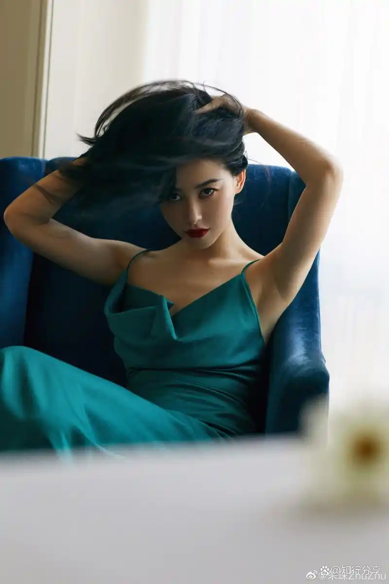 朱珠 成熟妩媚的九张写真