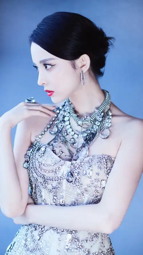 时间:2021-12-27浏览:(711)标签:古力娜扎格式:jpg热门壁纸标签郭禹晗