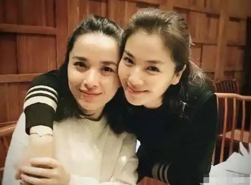 低调多年,靳东妻子原来是我们熟悉的女演员,难怪一直0绯闻_李佳_网友