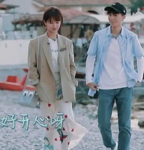 不知道小伙伴们喜欢他们的穿搭风格吗?觉得王俊凯和杨紫同款有cp感吗?