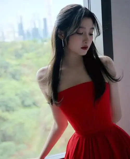 关晓彤,大红色连衣裙写真!_高清图集_新浪网