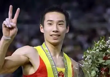 当时王媞正在参加邢傲伟的婚礼,她一眼就喜欢上了同