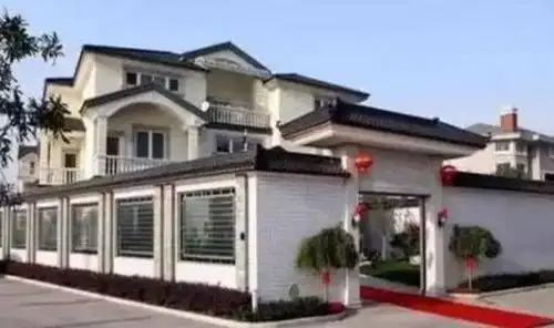 草帽姐的家,大衣哥的家,王二妮的家,同是农村明星差别却真大!_别墅