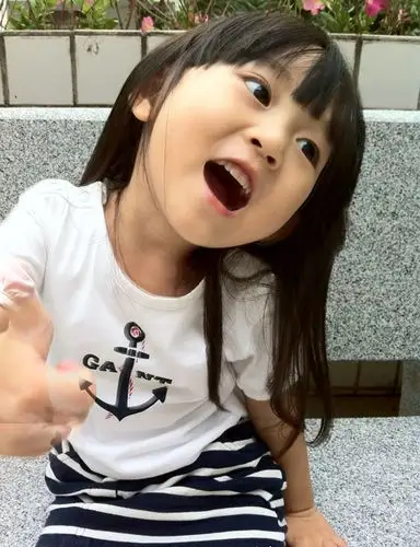 可爱萝莉小童星_小葡萄