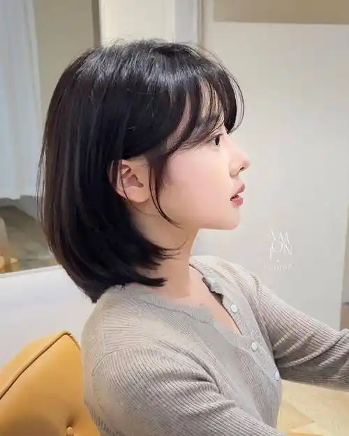 今年短发流行挂耳发,利落时尚很精致,看完就想试一试_女性_发型_设计