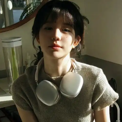 阳光383638393231女生头像