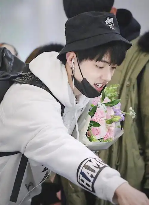 肖战捧花合集!怕你不被人知,又怕你人尽皆知.