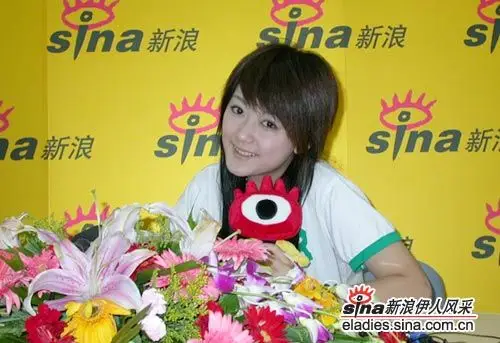 组图超级女声热门选手夏颖作客新浪风采12